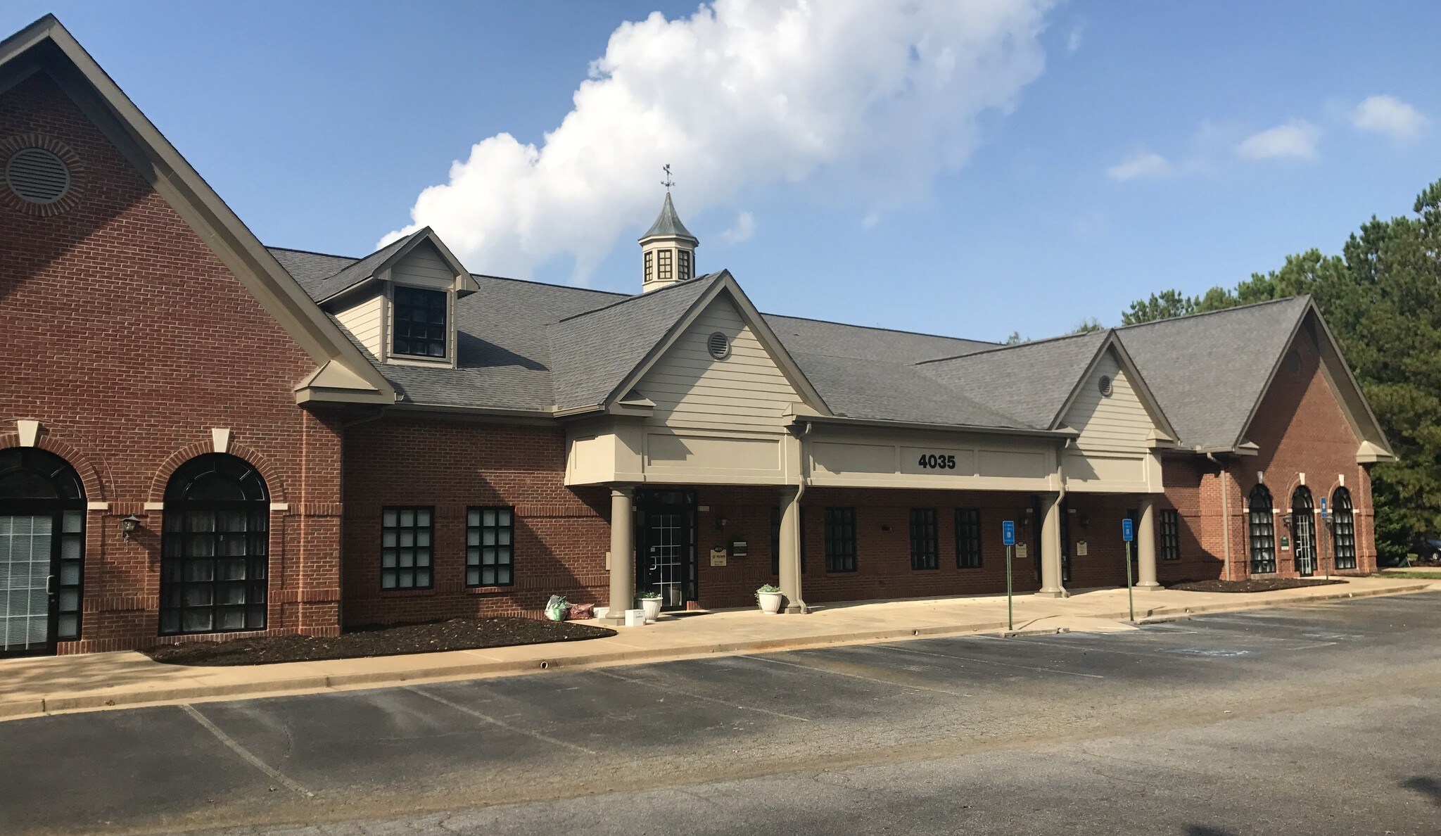 4035 Johns Creek Pky, Suwanee, GA for lease Primary Photo- Image 1 of 6