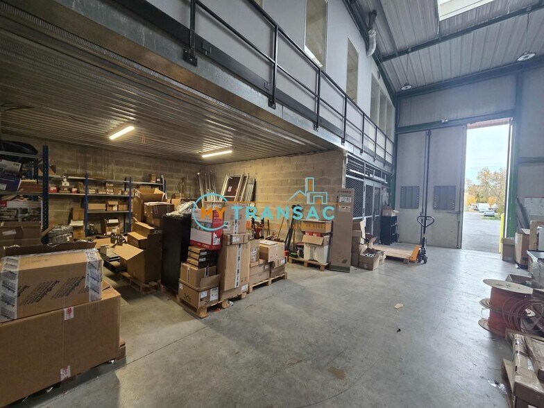 Industrial in Saint-Thibault-des-Vignes for lease - Interior Photo - Image 3 of 9