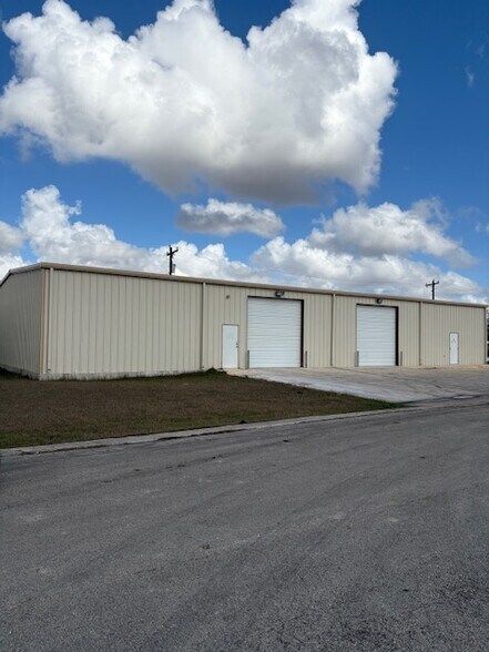 4766 N Highway 123, San Marcos, TX for lease - Primary Photo - Image 1 of 5