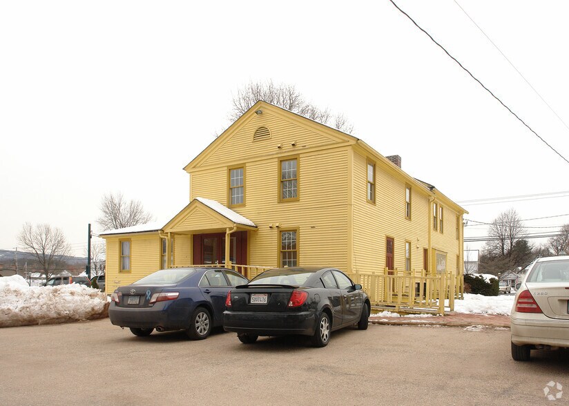 24 E Main St, Avon, CT à louer - Photo du bâtiment - Image 3 de 11
