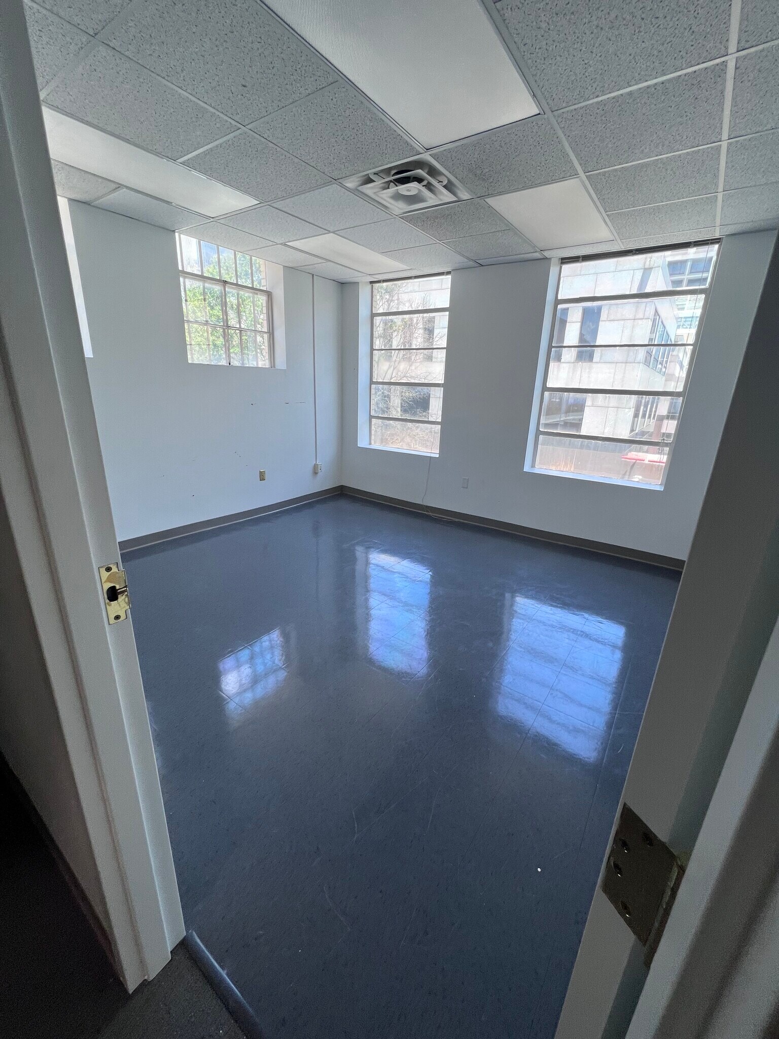 132 Mitchell St SW, Atlanta, GA for lease Interior Photo- Image 1 of 4