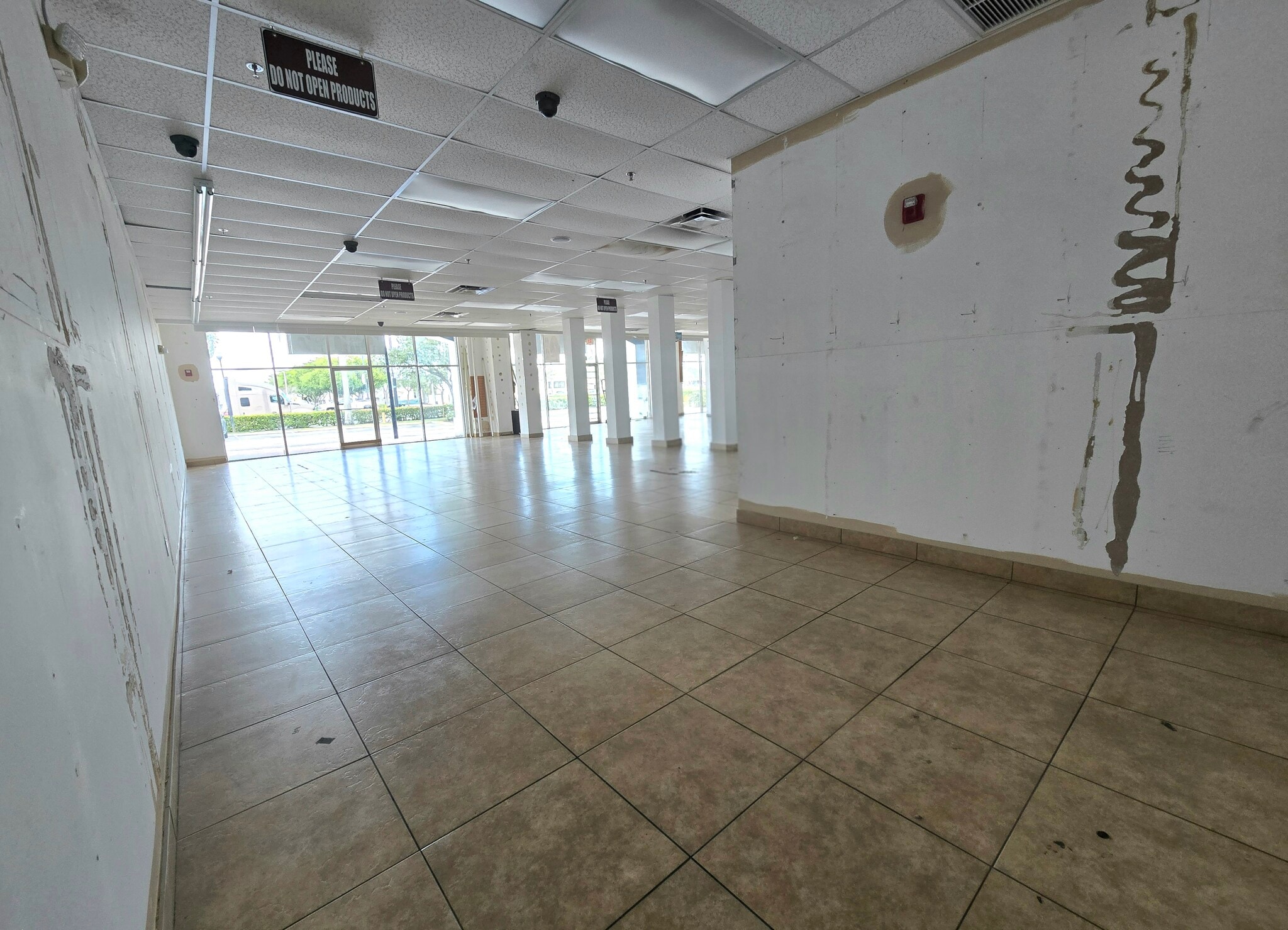3920 W Broward Blvd, Fort Lauderdale, FL for lease Interior Photo- Image 1 of 7