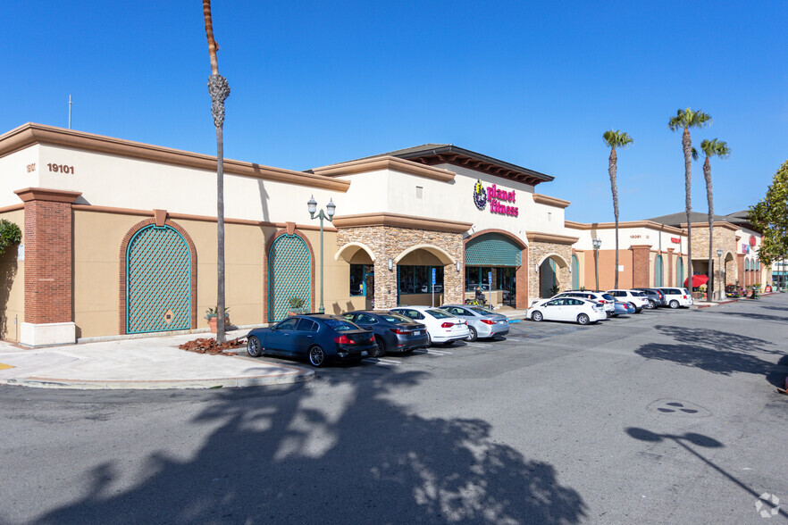 19051-19101 Goldenwest St, Huntington Beach, CA for lease - Building Photo - Image 3 of 13