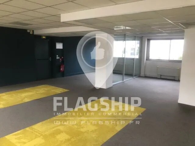 Office in Boulogne-Billancourt for lease Interior Photo- Image 1 of 8