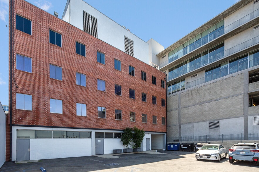 933 N La Brea Ave, Los Angeles, CA for lease - Building Photo - Image 2 of 4