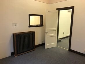 209 Main St, Latrobe, PA à louer Photo intérieure- Image 2 de 11