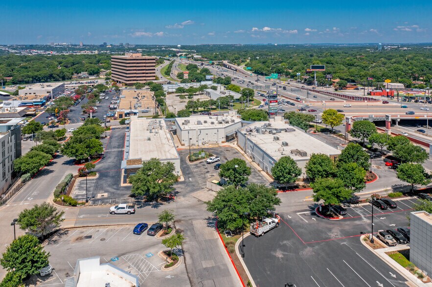 842 NW Loop 410 Fwy, San Antonio, TX à louer - Photo du bâtiment - Image 2 de 24