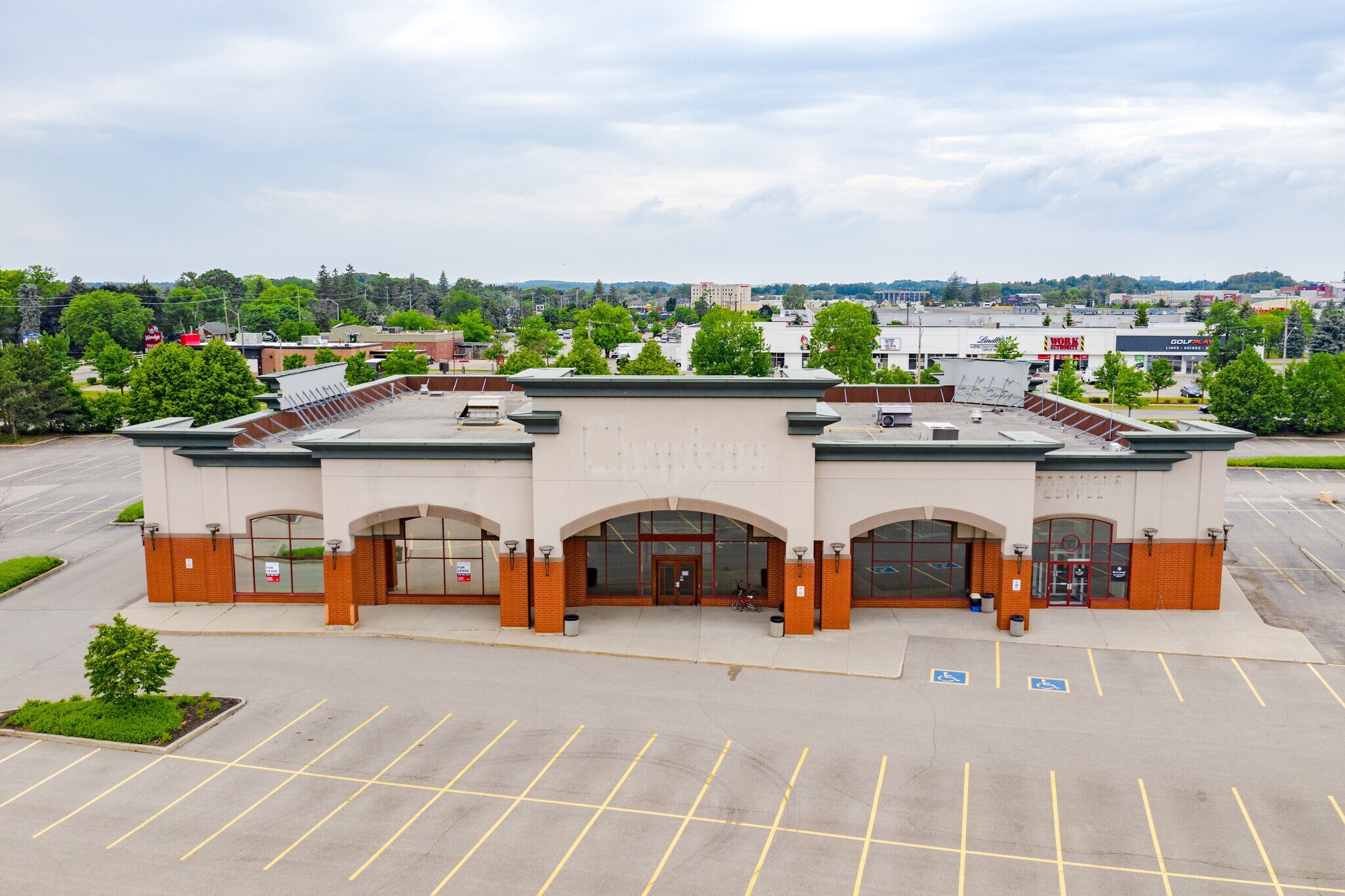 135 Gateway Park Dr, Kitchener, ON à vendre Photo du bâtiment- Image 1 de 1