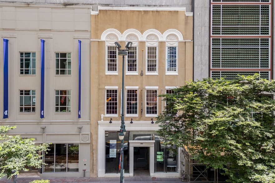 221 S Tryon St, Charlotte, NC à vendre - Photo du bâtiment - Image 2 de 16