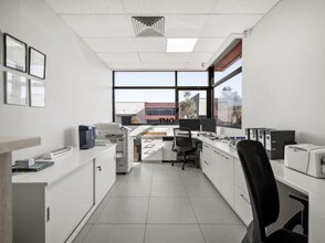 4 Gatwood Cl, Padstow for lease Interior Photo- Image 2 of 3