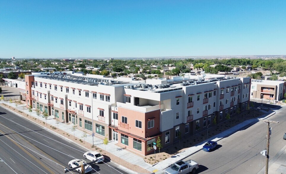 3525 4th St NW, Albuquerque, NM à louer - Photo du bâtiment - Image 3 de 14