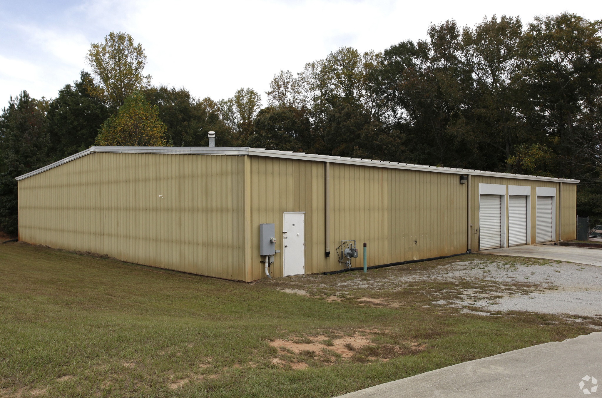 111 Parkwood Cir, Carrollton, GA for lease Primary Photo- Image 1 of 3