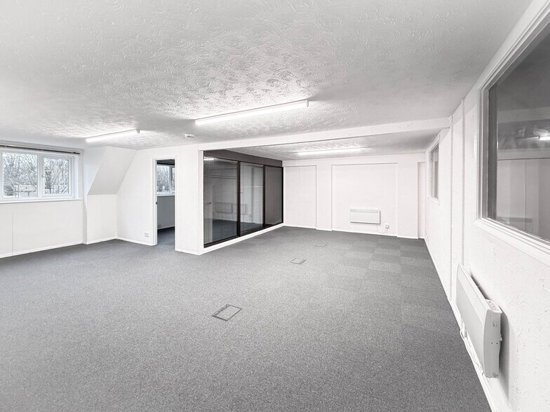 Unit 2, Royston à vendre - Photo du bâtiment - Image 2 de 9