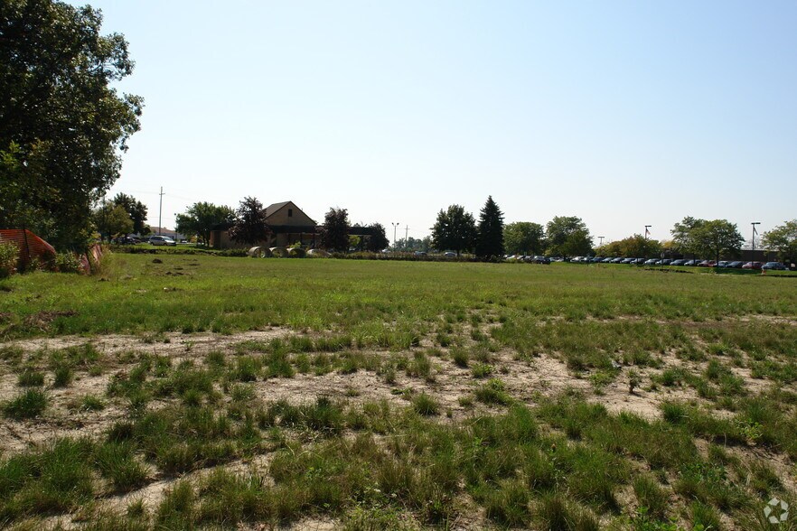 6913 S State Rd, Saline, MI à louer - Photo du bâtiment - Image 2 de 3