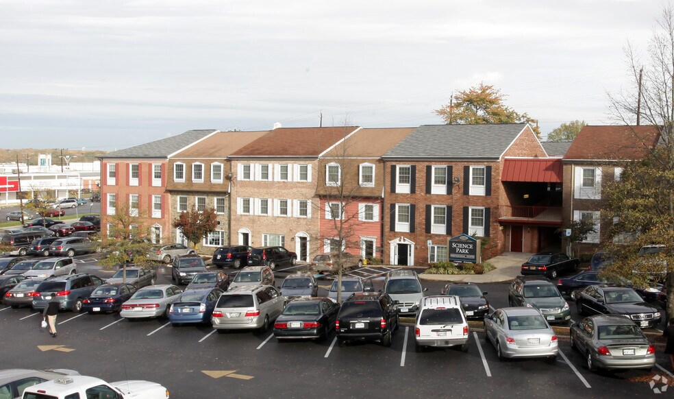 6201 Greenbelt Rd, College Park, MD à louer - Photo du bâtiment - Image 2 de 5