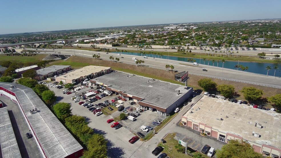 12250-12282 SW 117th Ct, Miami, FL à vendre - Photo du bâtiment - Image 2 de 7