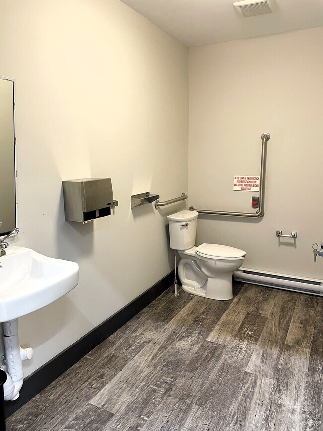 Plus de détails pour 119 Barrack St, Kingston, ON - Bureau/Commerce de détail à louer