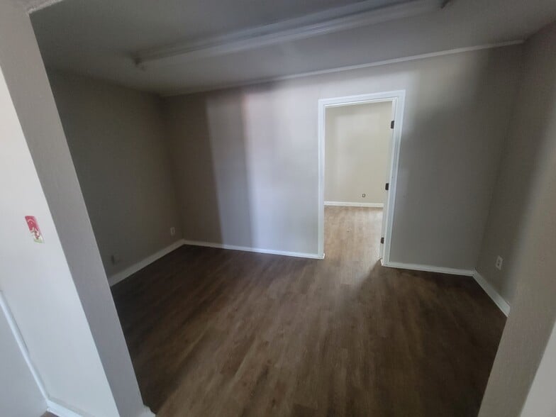 106 E North Ave, Lampasas, TX à vendre - Photo du bâtiment - Image 2 de 5