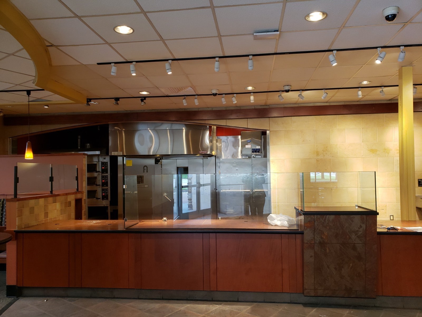 221 N 66th St, Lincoln, NE for lease Interior Photo- Image 1 of 8