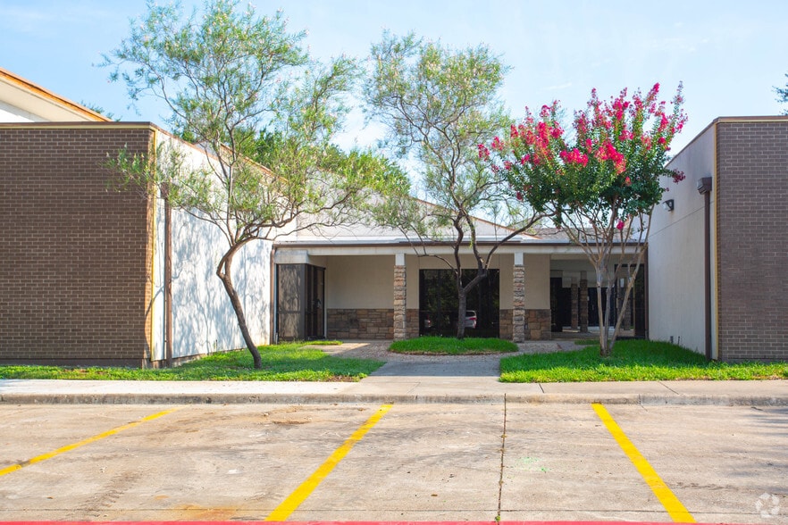 2801 Osler Dr, Grand Prairie, TX for lease - Building Photo - Image 2 of 9