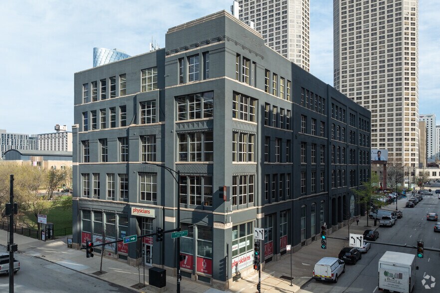 130 S Jefferson St, Chicago, IL à louer - Photo du bâtiment - Image 1 de 8