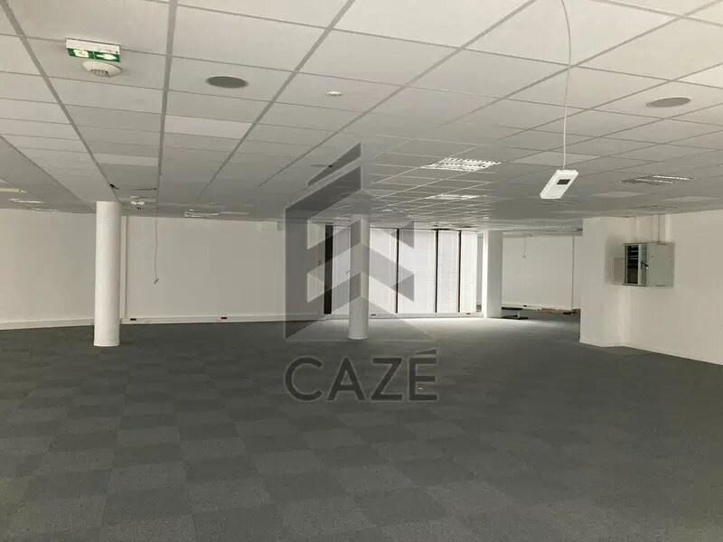 Office in Lormont for lease Interior Photo- Image 1 of 6