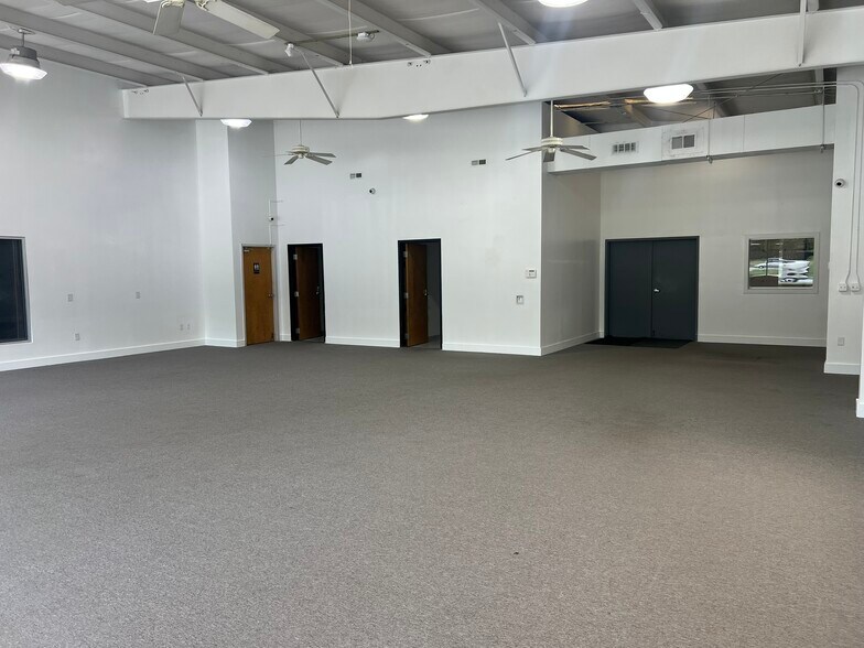 4807 W Gate City Blvd, Greensboro, NC à louer - Photo du bâtiment - Image 3 de 14
