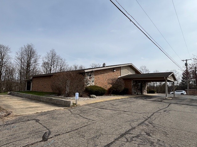 7085 E Dr N, Battle Creek, MI for lease - Building Photo - Image 2 of 12