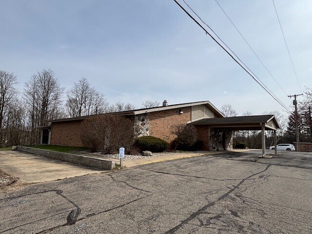 7085 E Dr N, Battle Creek, MI à louer - Photo du bâtiment - Image 2 de 12