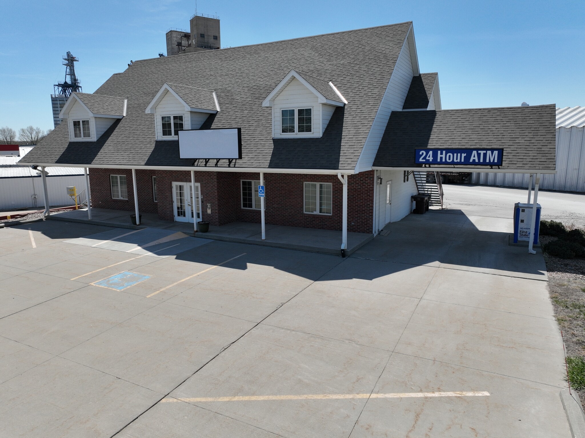 305 Main St, Firth, NE for sale Primary Photo- Image 1 of 3