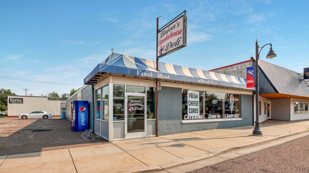 909 W Main St, Cameron, WI à vendre - Photo du bâtiment - Image 3 de 35