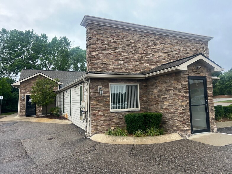 6250 Orchard Lake Rd, West Bloomfield, MI for lease - Building Photo - Image 1 of 6