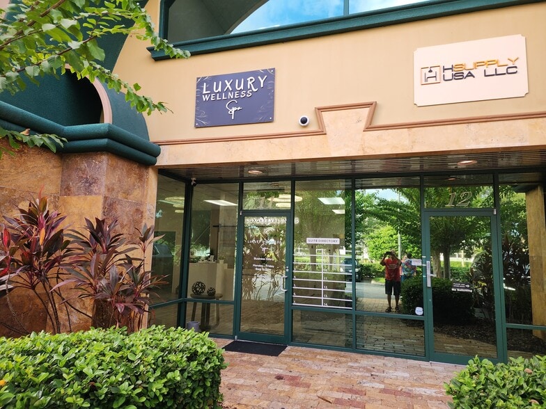 6881 Kingspointe Pky, Orlando, FL à louer - Photo du bâtiment - Image 2 de 49
