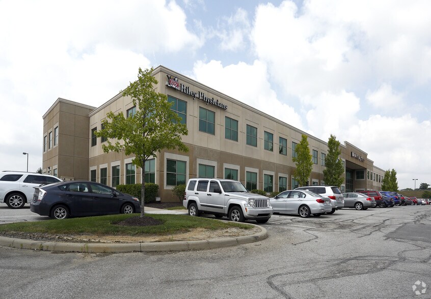 4880 Century Plaza Rd, Indianapolis, IN à louer - Photo principale - Image 2 de 12