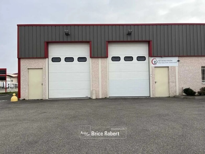 Flex in Chassieu for lease - Building Photo - Image 3 of 8