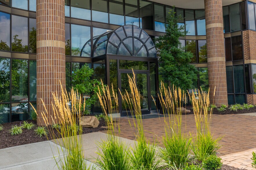 5000 W 95th St, Prairie Village, KS à louer - Photo du bâtiment - Image 2 de 10