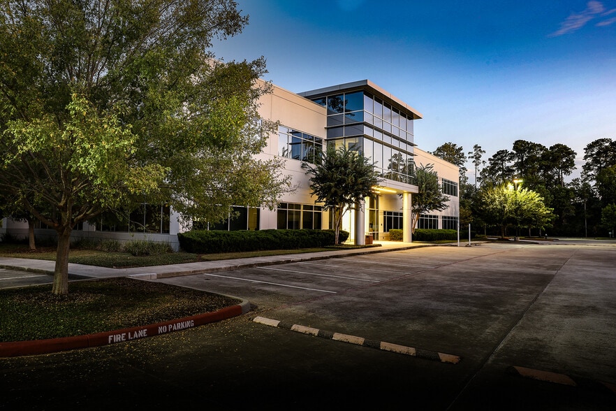 2750 Technology Forest Blvd, The Woodlands, TX à louer - Photo du bâtiment - Image 2 de 21