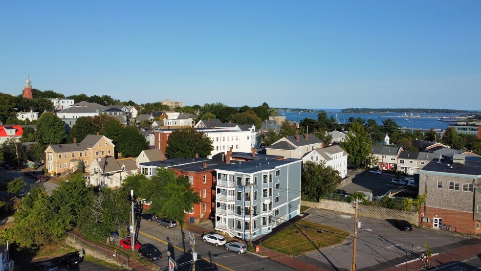 Multi-résidentiel dans Portland, ME à vendre - Photo du bâtiment - Image 1 de 1