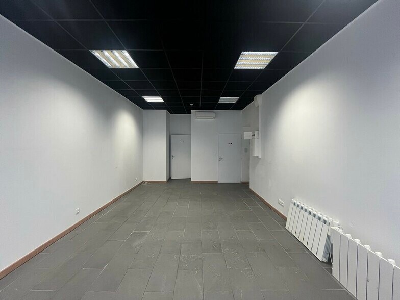 Retail in Lyon for lease - Interior Photo - Image 3 of 6