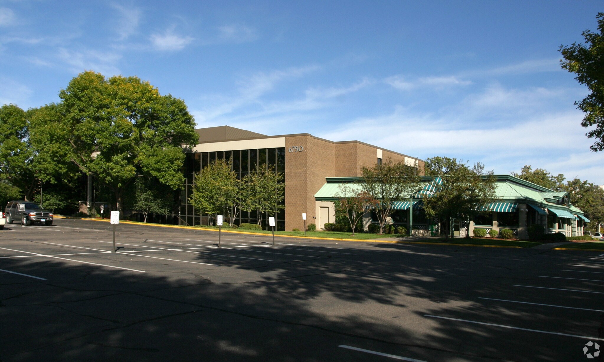 6750 France Ave S, Edina, MN à louer Photo du bâtiment- Image 1 de 6