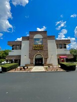 Tampa Retail-Office Building/ Former Bank - Restaurant avec service au volant