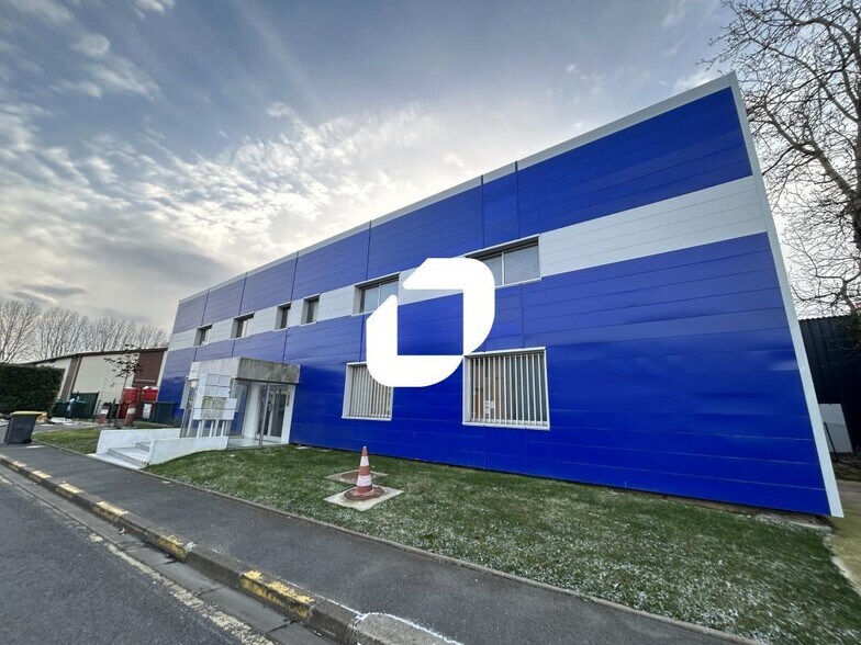 Industrial in Achères for sale - Building Photo - Image 3 of 12