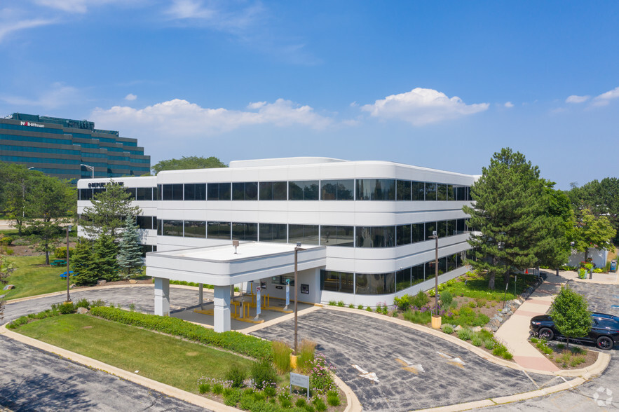 2221 Camden Ct, Oak Brook, IL à louer - Photo du bâtiment - Image 1 de 4