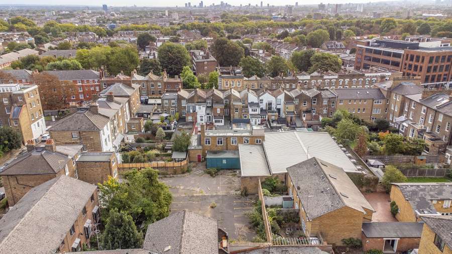 2 Hamilton Ln, Londres à vendre - Photo du bâtiment - Image 1 de 3