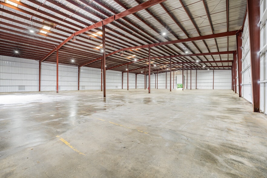 1001 Bridge St, Fuquay Varina, NC for lease - Interior Photo - Image 3 of 30