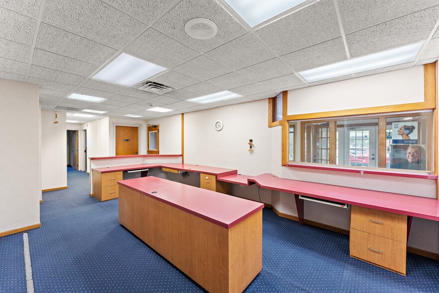 1651-1657 Thornapple Way, Valparaiso, IN for lease - Interior Photo - Image 3 of 16