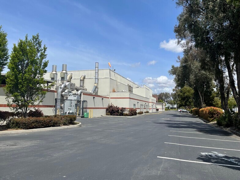 2581 Junction Ave, San Jose, CA à vendre - Photo du bâtiment - Image 3 de 3