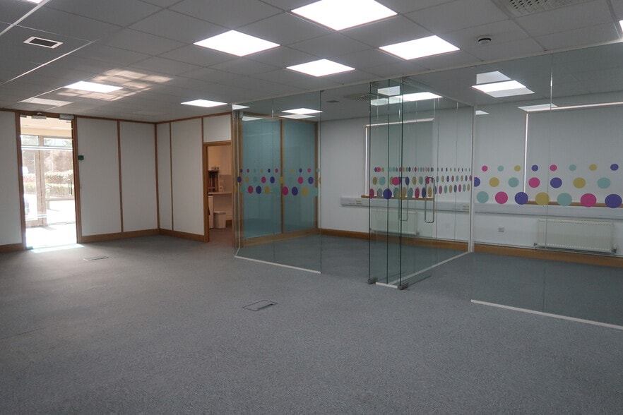 Grove Ct, Enderby for lease - Interior Photo - Image 2 of 7
