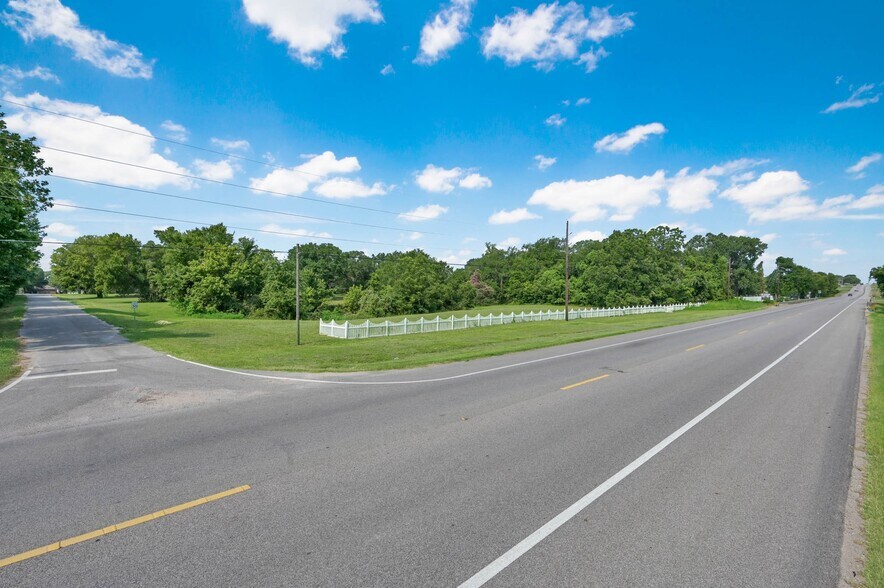12159 FM 830 Rd, Willis, TX à vendre - Photo du bâtiment - Image 2 de 16