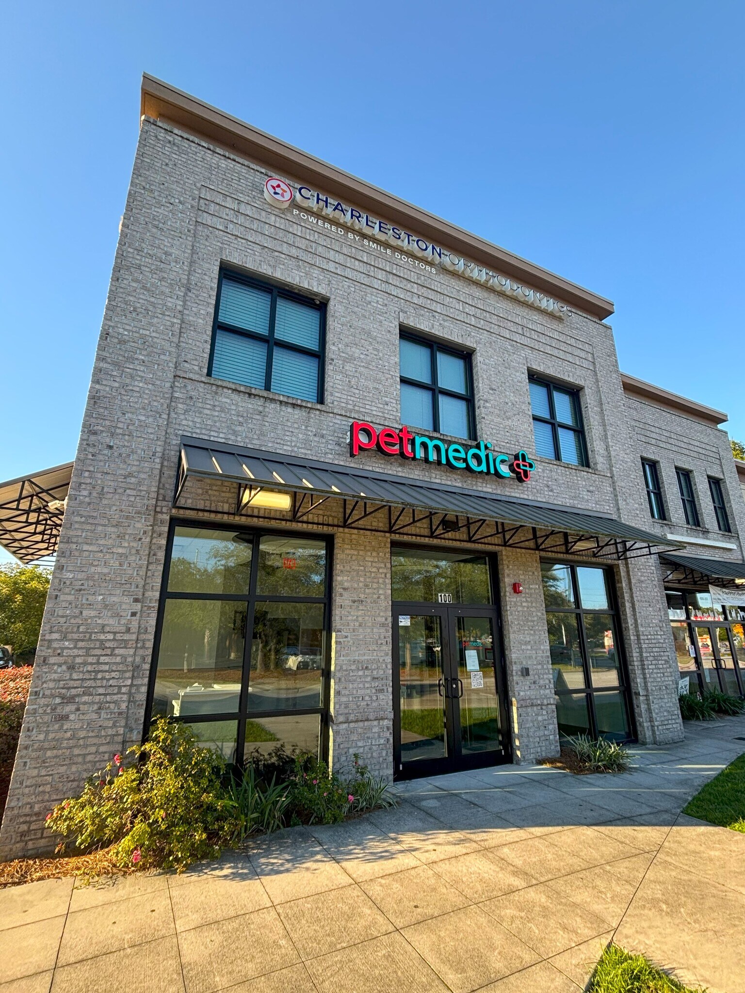 695 Johnnie Dodds Blvd, Mount Pleasant, SC for sale Building Photo- Image 1 of 1